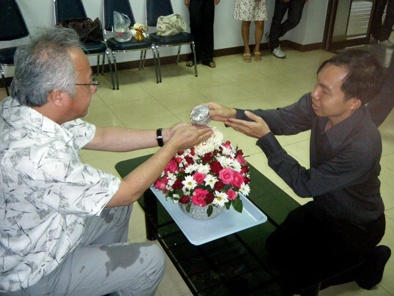 งานประเพณีสงกรานต์ การสรงน้ำพระ และการรดน้ำดำหัวคราจารย์อาวุโส 