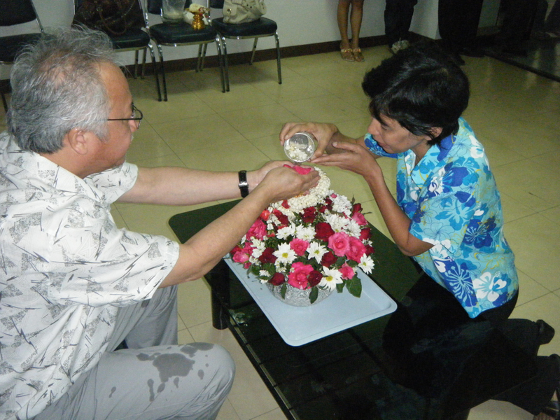 งานประเพณีสงกรานต์ การสรงน้ำพระ และการรดน้ำดำหัวคราจารย์อาวุโส 