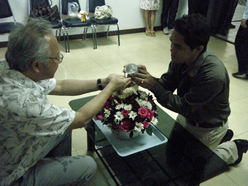งานประเพณีสงกรานต์ การสรงน้ำพระ และการรดน้ำดำหัวคราจารย์อาวุโส 