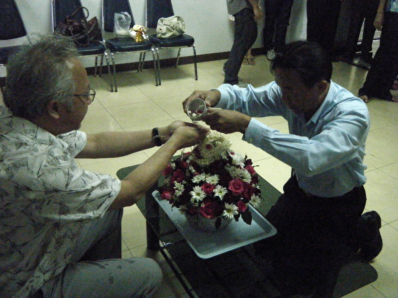 งานประเพณีสงกรานต์ การสรงน้ำพระ และการรดน้ำดำหัวคราจารย์อาวุโส 