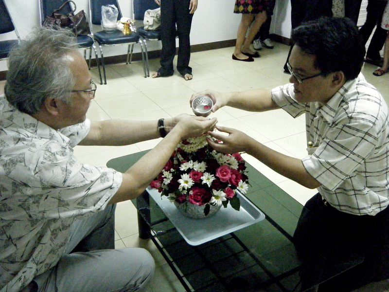 งานประเพณีสงกรานต์ การสรงน้ำพระ และการรดน้ำดำหัวคราจารย์อาวุโส 