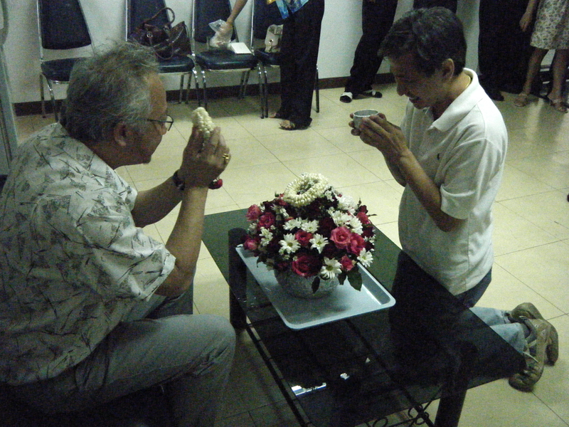 งานประเพณีสงกรานต์ การสรงน้ำพระ และการรดน้ำดำหัวคราจารย์อาวุโส 