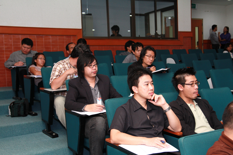 รองอธิการบดีมหาวิทยาลัยนเรศวรพบผู้บริหารและบุคลากรคณะฯ