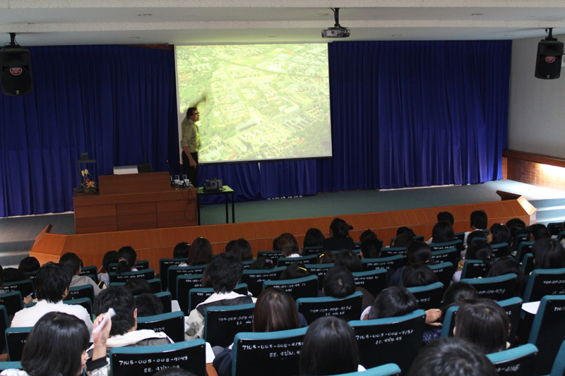 Ecologically-based districts and Neighborhoods of Northern Europe โดย Professor Dr.Jeff Loux
