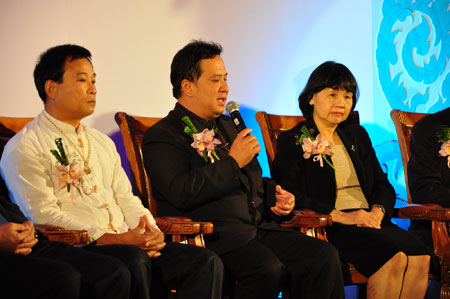 รศ.ดร.จิรวัฒน์ เข้ารับรางวัลผลงานวิจัยเด่น สกว. ประจำปี ๒๕๕๓ 