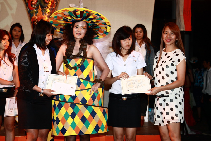 เทศกาลของขวัญและดนตรี (Group Gift)