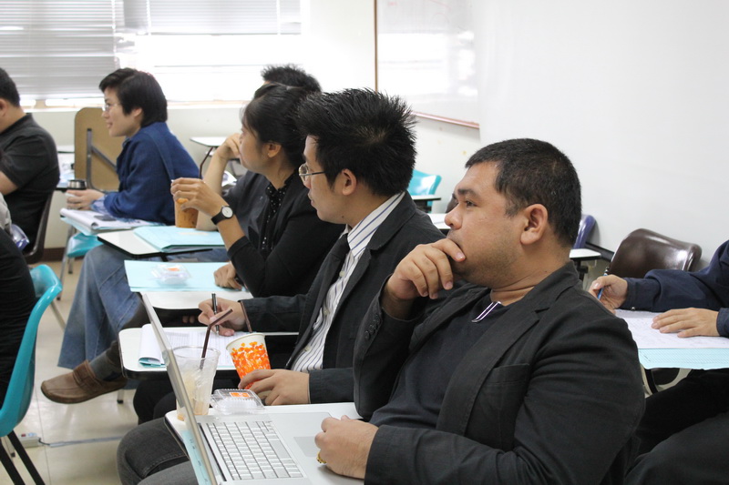 นำเสนอผลงานวิทยานิพนธ์