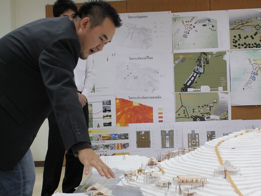 นำเสนอผลงานวิทยานิพนธ์