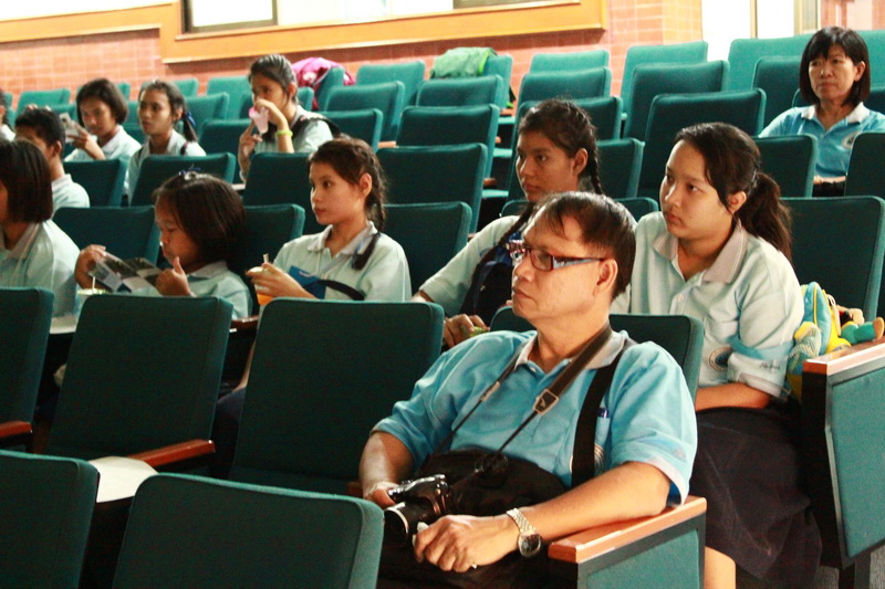 แนะแนวการศึกษาต่อแก่นักเรียน โรงเรียนเซ็นนิโกลาส