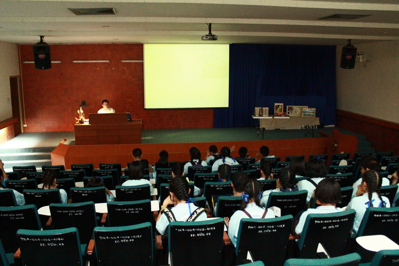 แนะแนวการศึกษาต่อแก่นักเรียน โรงเรียนเซ็นนิโกลาส