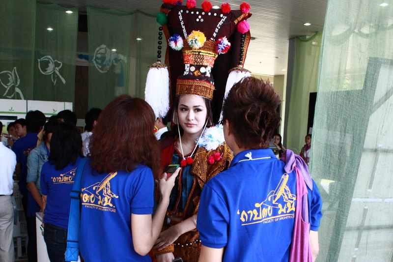 Open House 2011...ผลิดอก ออกผล