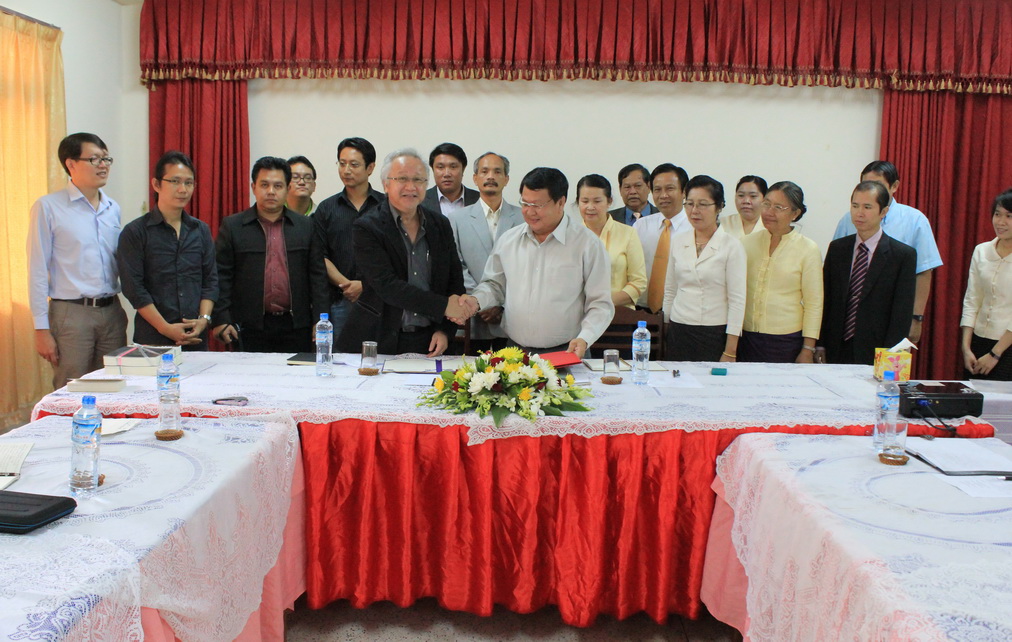 คณะฯ ลงนามความร่วมมือทางวิชาการกับมหวิทยาลัยแห่งชาติลาว
