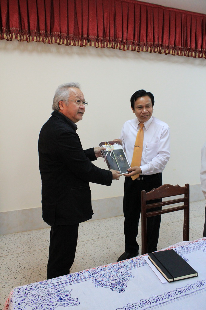 คณะฯ ลงนามความร่วมมือทางวิชาการกับมหวิทยาลัยแห่งชาติลาว