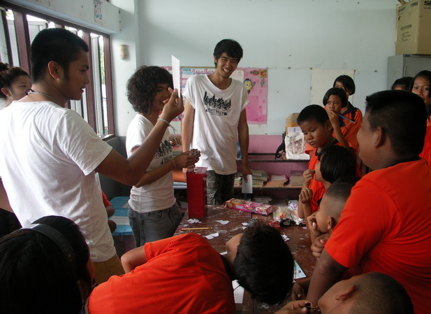 เข้าร่วมหน่วยบริการเครื่องที่ของมหาวิทยาลัยนเรศวร ระหว่างวันที่ 6-7 สิงหาคม 2554 ณ โรงเรียนบ้านบึงสามัคคี จ.กำแพงเพชร และโรงเรียนวัดลำประดาใต้ จ.พิจิตร