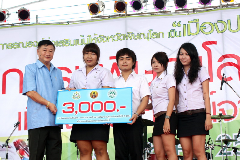 นิสิต คว้ารางวัล "ชนะเลิศ อันดับ 1" 4 รางวัล จากการประกวด 4ประเภท ในการประกวดสร้างสรรค์สิ่งประดิษฐ์จากวัสดุเหลือใช้ ปี 2554