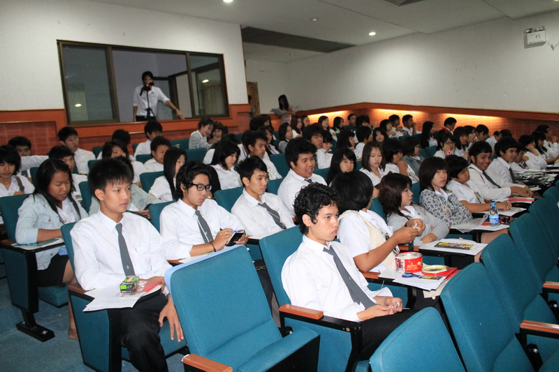 บรรยายการใช้ฐานข้อมูลออนไลน์ โดย ศูนย์สร้างสรรค์งานออกแบบ 