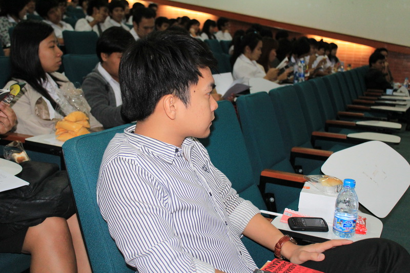 บรรยายการใช้ฐานข้อมูลออนไลน์ โดย ศูนย์สร้างสรรค์งานออกแบบ 