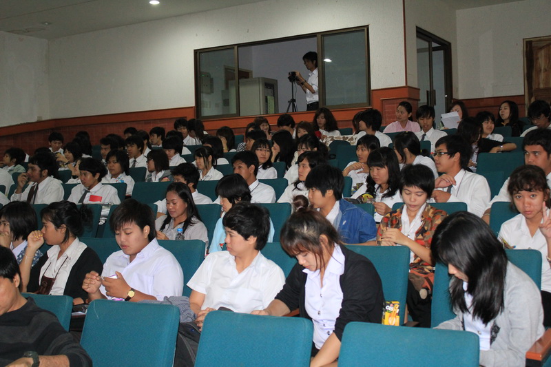 บรรยายการใช้ฐานข้อมูลออนไลน์ โดย ศูนย์สร้างสรรค์งานออกแบบ 