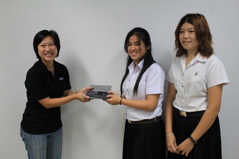 นิสิตได้รับทุนการศึกษา จากโครงการประกวด แบบบ้านสวยด้วยหลังคา ตราช้าง ซีแพคโมเนีย ประจำปี 2554