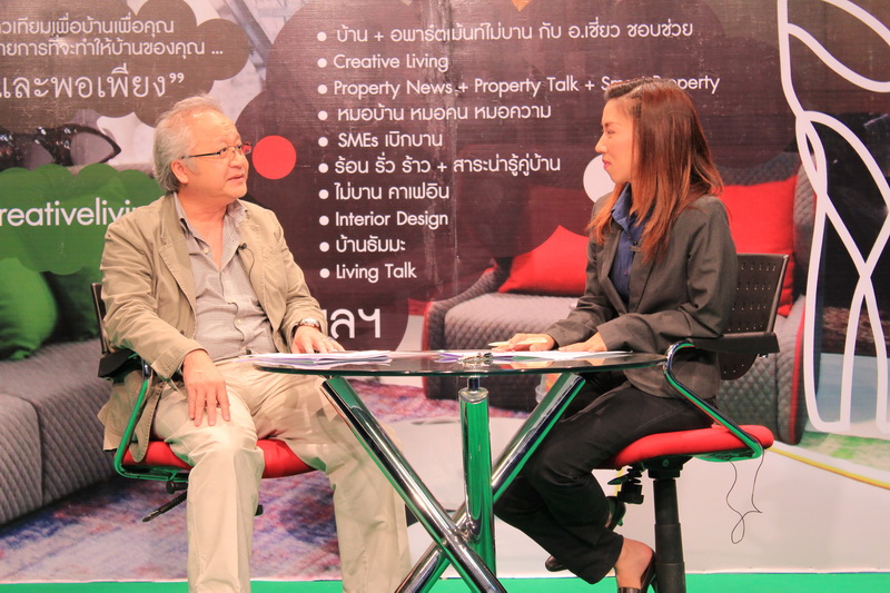 ร่วมออกรายการ "Living Talk"