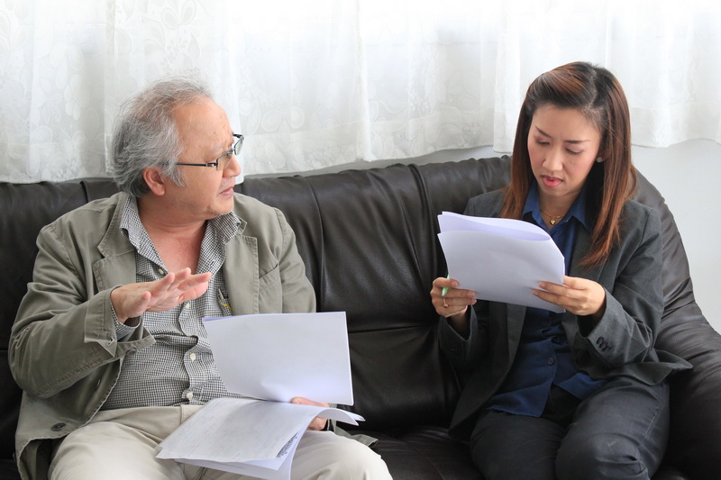 ร่วมออกรายการ "Living Talk"