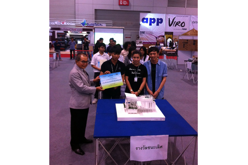 นิสิตคณะสถาปัตยกรรมศาสตร์  มหาวิทยาลัยนเรศวร คว้ารางวัลชนะเลิศ การออกแบบบ้านพึ่งตนเองเพื่อผู้ประสบภัย