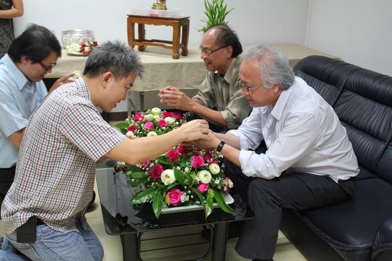 รดน้ำดำหัว ผู้บริหารและคณาจารย์ คณะสถาปัตยกรรมศาสตร์