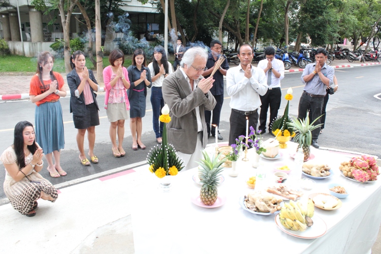 โครงการไหว้ครูและครอบครู ประจำปีการศึกษา 2555