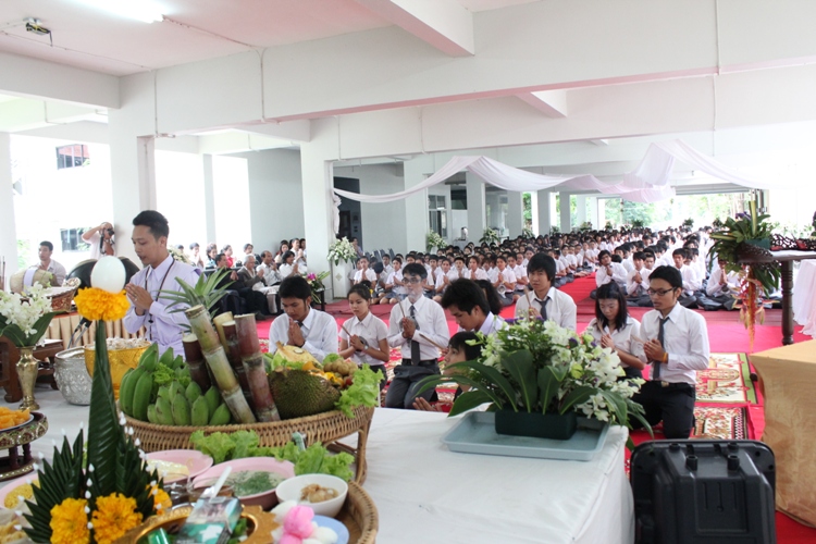 โครงการไหว้ครูและครอบครู ประจำปีการศึกษา 2555