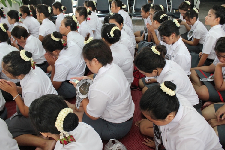 โครงการไหว้ครูและครอบครู ประจำปีการศึกษา 2555