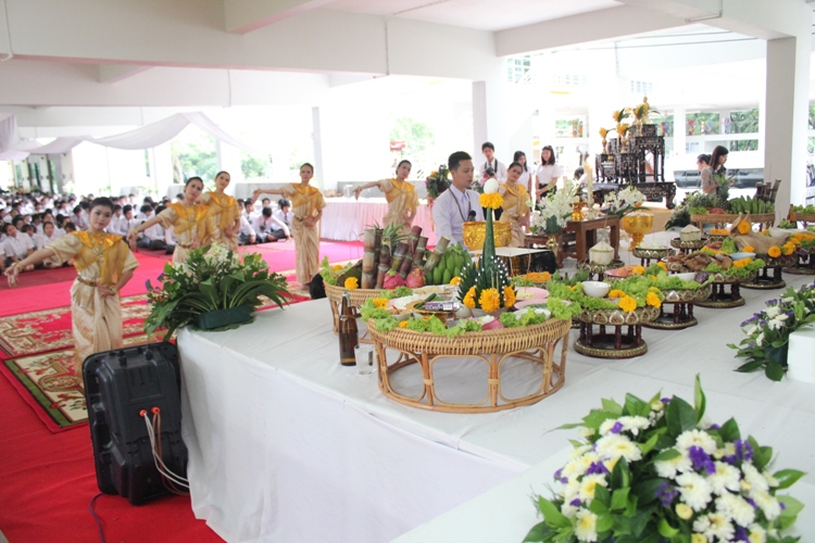 โครงการไหว้ครูและครอบครู ประจำปีการศึกษา 2555