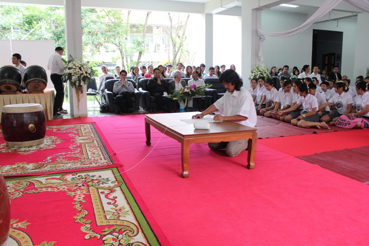 โครงการไหว้ครูและครอบครู ประจำปีการศึกษา 2555