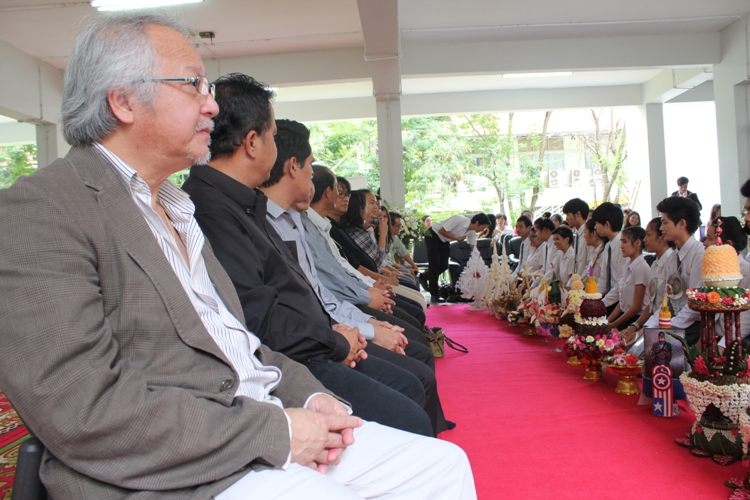 โครงการไหว้ครูและครอบครู ประจำปีการศึกษา 2555