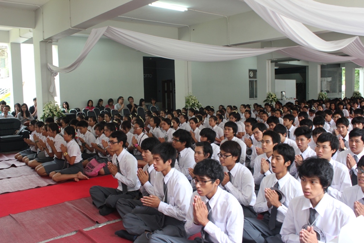 โครงการไหว้ครูและครอบครู ประจำปีการศึกษา 2555