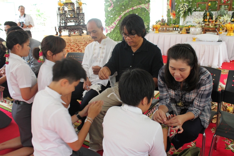 โครงการไหว้ครูและครอบครู ประจำปีการศึกษา 2555