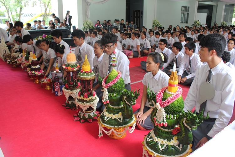 โครงการไหว้ครูและครอบครู ประจำปีการศึกษา 2555