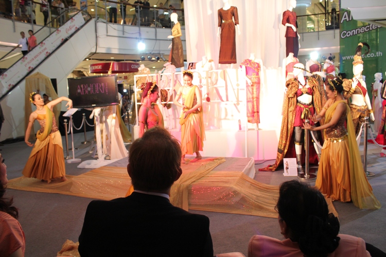 อาภรณ์ นิทรรศการชุดประจำชาตินางงามไทย