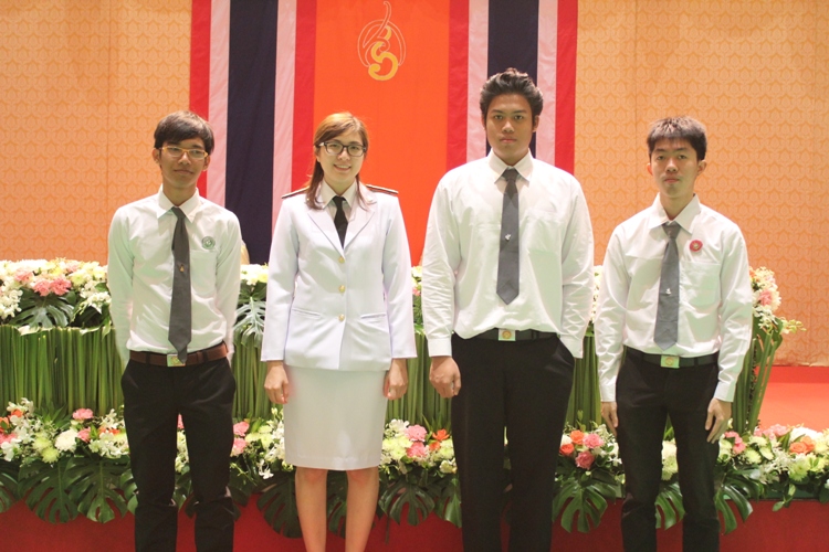 นิสิตคณะสถาปัตยกรรมศาสตร์ ม.นเรศวร คว้ารางวัลรองชนะเลิศอันดับ 2 โครงการประกวดสร้างสรรค์สิ่งประดิษฐ์จากวัสดุเหลือใช้ ระดับประเทศ ปี 2555
