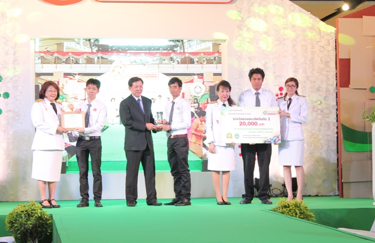 นิสิตคณะสถาปัตยกรรมศาสตร์ ม.นเรศวร คว้ารางวัลรองชนะเลิศอันดับ 2 โครงการประกวดสร้างสรรค์สิ่งประดิษฐ์จากวัสดุเหลือใช้ ระดับประเทศ ปี 2555
