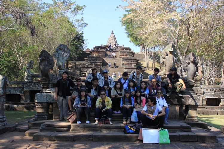 โครงการทัศนศึกษา และฝึกปฏิบัติงานนอกสถานที่ ณ ปราสาทหินถิ่นอีสานใต้