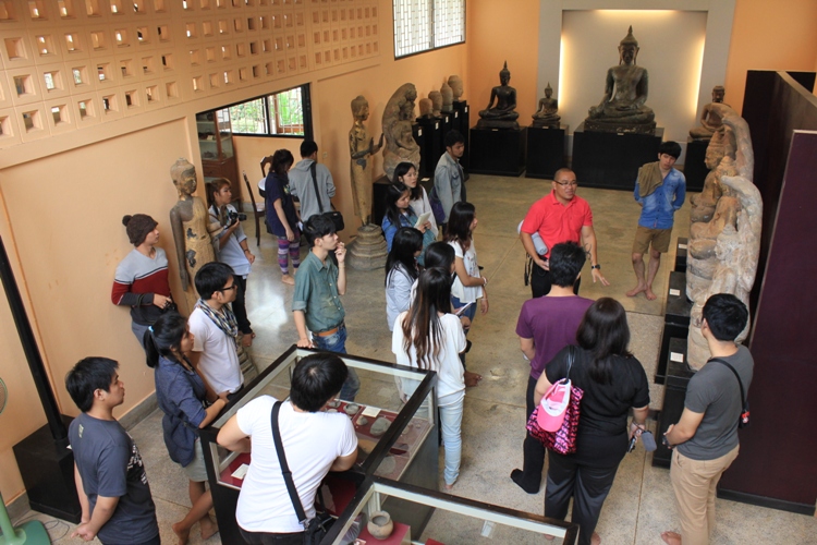 โครงการทัศนศึกษาศิลปสถาปัตยกรรมเขมร 