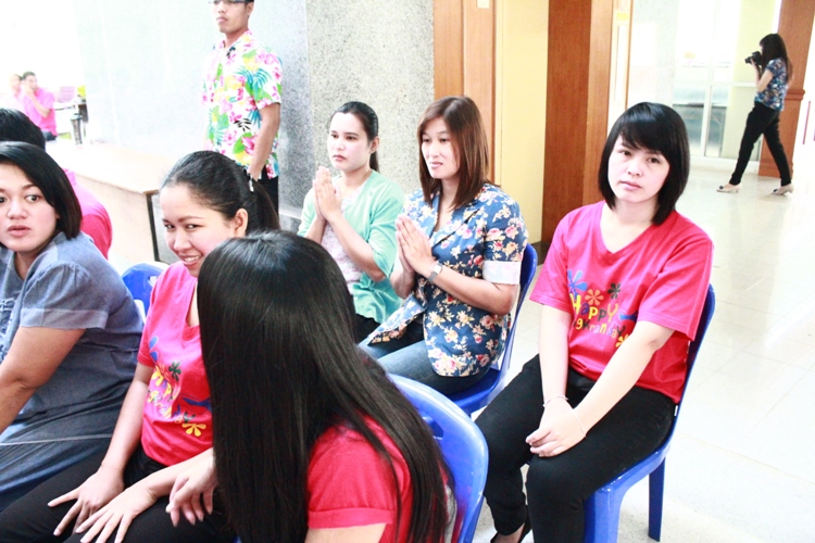 งานประเพณีสงกรานต์และขอพรผู้บริหารรดน้ำดำหัวผู้สูงอาวุโส ประจำปี 2556