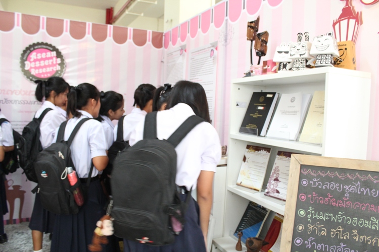 นิทรรศการในงานประชุมวิชาการ นเรศวรวิจัย ครั้งที่ 9: ความรู้สู่เชิงพาณิชย์ นำเศรษฐกิจไทยก้าวไกลอาเซียน