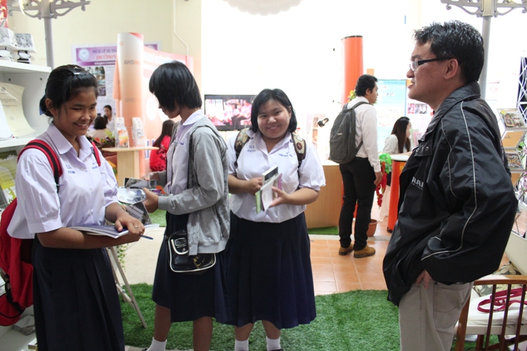 นิทรรศการในงานประชุมวิชาการ นเรศวรวิจัย ครั้งที่ 9: ความรู้สู่เชิงพาณิชย์ นำเศรษฐกิจไทยก้าวไกลอาเซียน