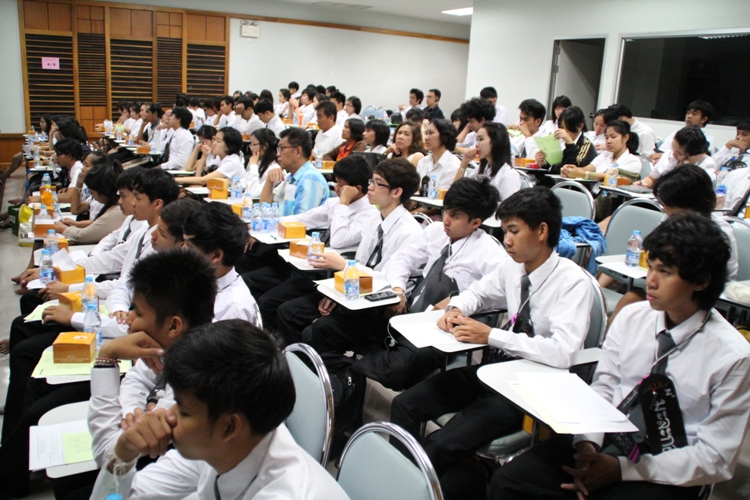 โครงการ ปฐมนิเทศนิสิตใหม่และพบผู้ปกครอง ประจำปีการศึกษา 2556