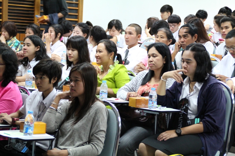 โครงการ ปฐมนิเทศนิสิตใหม่และพบผู้ปกครอง ประจำปีการศึกษา 2556