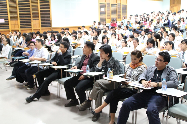 โครงการ ปฐมนิเทศนิสิตใหม่และพบผู้ปกครอง ประจำปีการศึกษา 2556