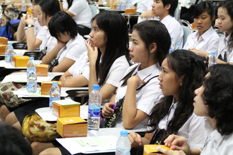 โครงการ ปฐมนิเทศนิสิตใหม่และพบผู้ปกครอง ประจำปีการศึกษา 2556