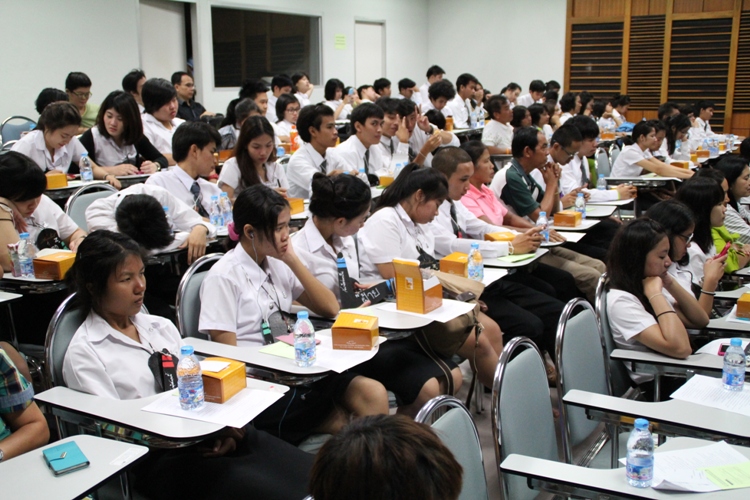 โครงการ ปฐมนิเทศนิสิตใหม่และพบผู้ปกครอง ประจำปีการศึกษา 2556
