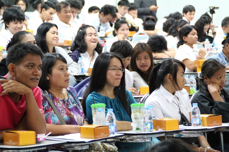 โครงการ ปฐมนิเทศนิสิตใหม่และพบผู้ปกครอง ประจำปีการศึกษา 2556